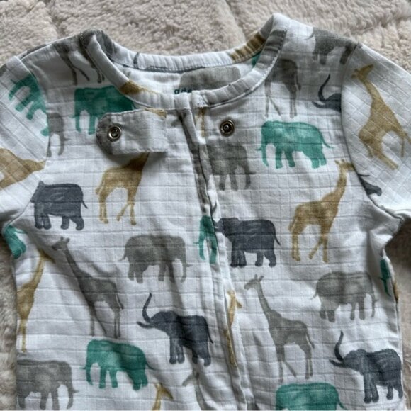 Aden and Anais | Elephants Muslin Footie Pajamas | Size 3-6m - Picture 5 of 8